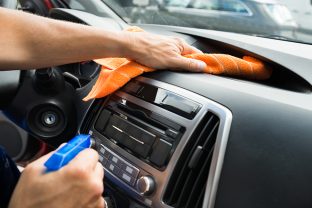 How to clean the dashboard in your car?